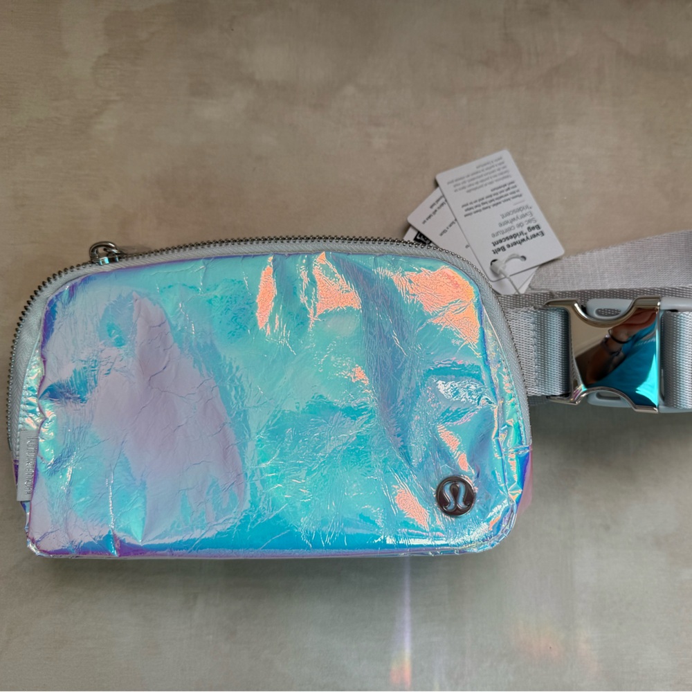 Lululemon iridescent everywhere bag 1 L - NEW